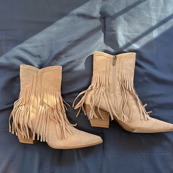 BEAST FASHION 10 Women Suede 3" Stacked Heel Boots Western Cowgirl Fringe Taupe - Picture 4 of 10